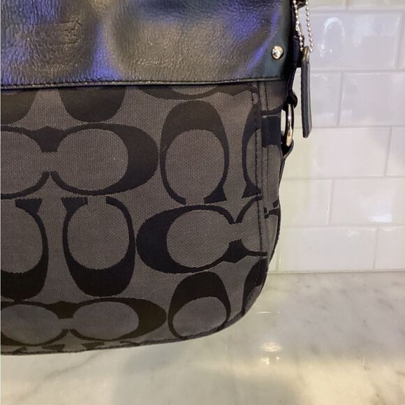 Coach Zoe Jacquard Signature Logo Medium Shoulder - Picture 3 of 15